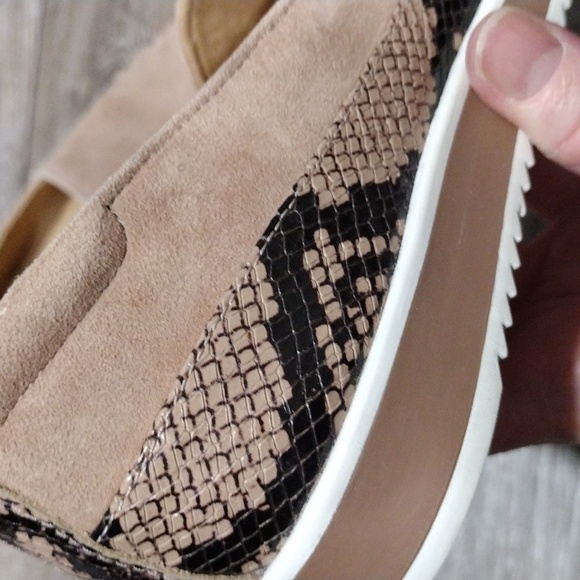 Naturalizer tan suede loafers with python print leather trim. Size 9.5 Wide - Picture 5 of 14